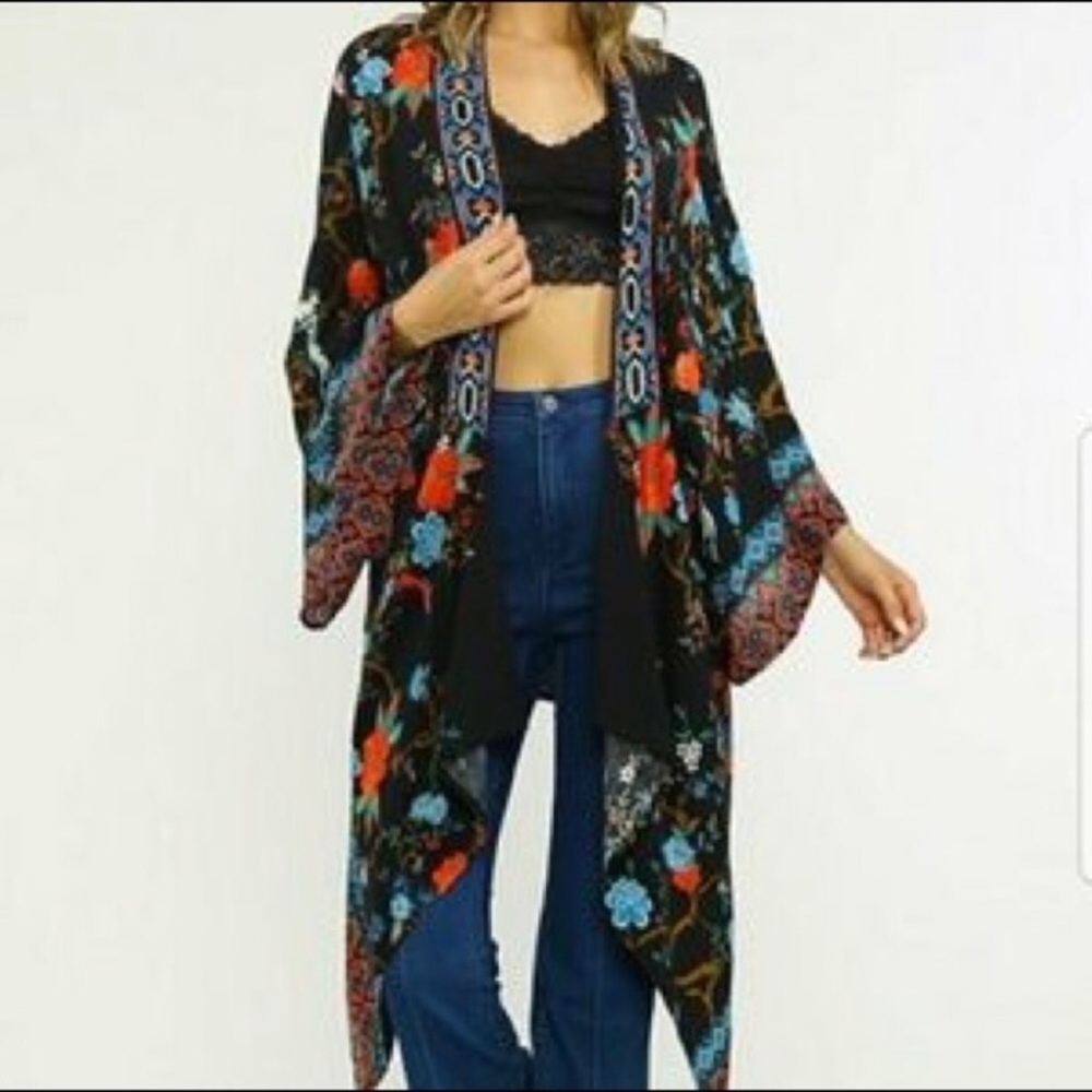 Flying Tomato Floral Print Embroidered Kimono